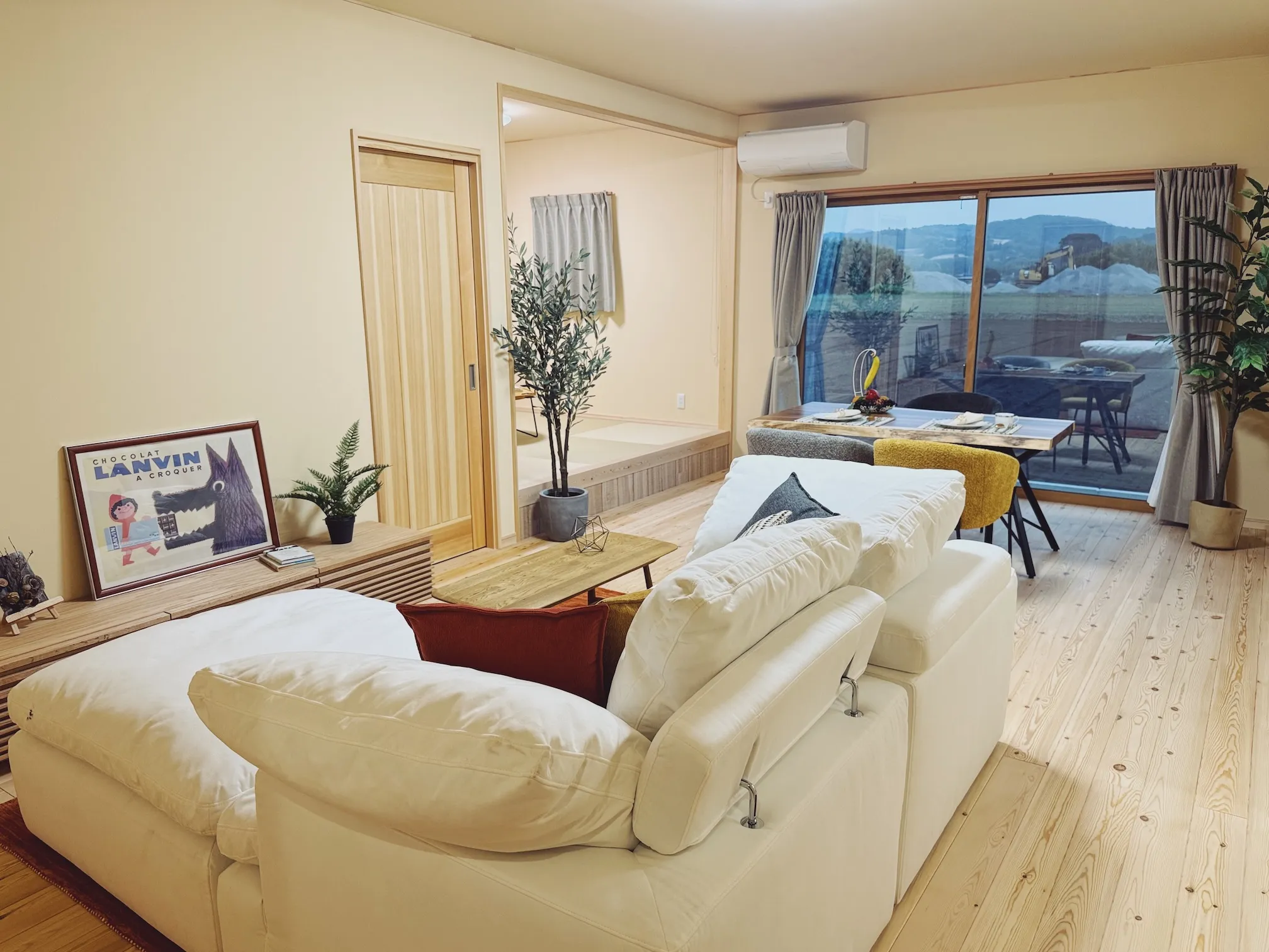 【納品事例】 中津市の新築に家具・雑貨一式をコーディネートさ...